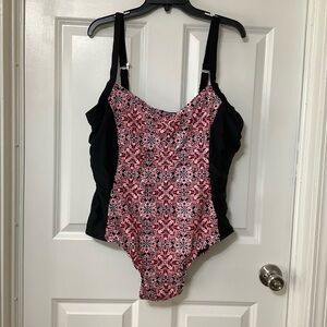 Catalina Swimming one piece suit size 18W NWT